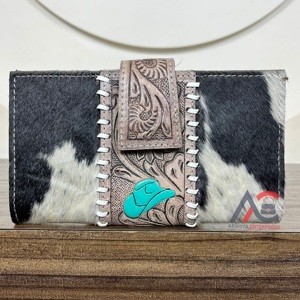 Cartera de Cuero Vacuno Genuino Hecha a Mano, Cartera Larga Bifold de Cuero con Pelo, Diseño Western, para Mujer - Product Image 1