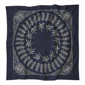 Bandana de seda cuadrada personalizada multifuncional Bandana de algodón rojo con logotipo clásico Bandanas impresas coloridas - Product Image 3