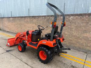 Tracteur à roues Kubota L3808 4WD avec chargeur frontal, tracteur utilitaire de jardin rouge, équipement agricole multifonctionnel - Product Image 6