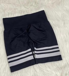 Pantalones cortos deportivos de nailon y LICRA con patrón liso de cintura alta para mujer, mallas cortas deportivas con cintura elástica de tallas personalizables - Product Image 4