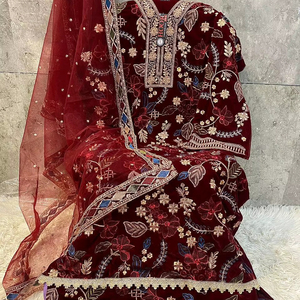 Ensemble de salwar kameez en velours de luxe avec bas en santoon et dupatta en filet pour une tenue festive élégante de Diwali en hiver - Product Image 1
