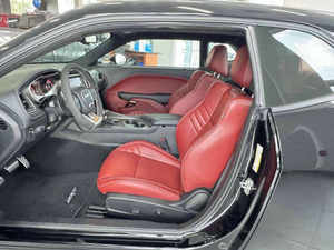 Challenger 2023 2024 Usado, Coupé Deportivo de 2 Puertas, Iluminación LED, Características Interiores Premium, Carrocería Limpia, Confiable, Suministrado desde Japón - Product Image 4