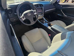 Lexus IS 350C LHD d'occasion, modèle 2011 - Product Image 2