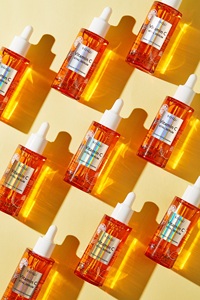 Le sérum à la vitamine C de la marque cosmétique coréenne n°1 SOQU, améliore le teint, apporte des nutriments et hydrate votre peau. - Product Image 3