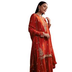 Costume Orange Chinon Sharara avec coupe Dana et paillettes pour les fêtes de mariage en gros événements Sangeet et vêtements ethniques de fête personnalisés - Product Image 4