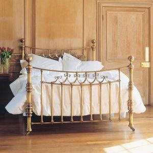 Estructura de cama clásica de latón con construcción robusta que realza el encanto atemporal para dormitorios sofisticados. - Product Image 2