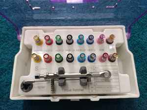 Kit de reparación de implante protésico dental universal colorido con destornillador manual - Product Image 2