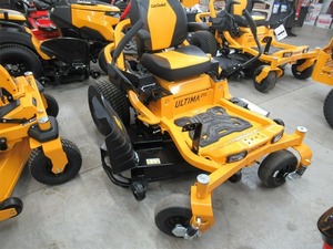 Tondeuse à gazon Cub Cadet ULTIMA ZT3 60, 213 heures d'utilisation enregistrées, moteur diesel 24 CV, plateau de coupe de 60 pouces, excellente durabilité et moteur puissant - Product Image 1
