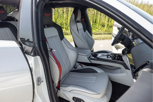 CONDUCCIÓN - VEHÍCULO USADO CON VOLANTE A LA IZQUIERDA |   CONDUCCIÓN DERECHA |   ASTONNNSS MARTINNNSS DBX707 2025 - Product Image 6