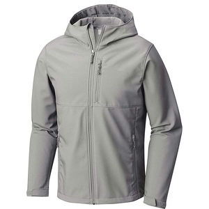 Venta caliente chaqueta Softshell impermeable personalizada para hombres diseñada para deportes al aire libre, con cintas reflectantes para visibilidad - Product Image 3