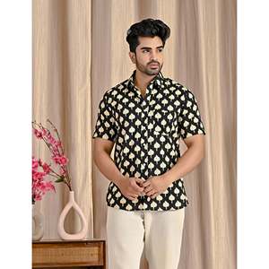 Chemise décontractée pour homme 100% coton avec col montant, respirante, en popeline, manches courtes, imprimée, noire - Product Image 1