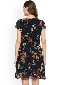 Robe mini en mousseline à imprimé floral, col en V, manches courtes, coupe trapèze avec ceinture, pour femme, idéale pour l'été et les fêtes, avec superposition transparente - Product Image 2