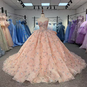 Vestido de Quinceañera Glamuroso Rosa con Estampado de Corazones, Largo hasta el Suelo, con Cola de Capilla y Lazo, 100% Poliéster, Modelo 6985 - Product Image 1