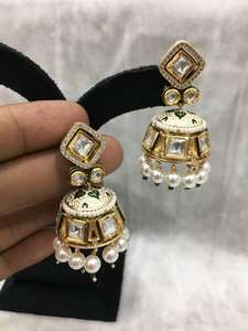 Pendientes Kundan Ligeros de Calidad de Exportación para Mujer |   Joyería Étnica Elegante de Primera Calidad para Oficina, Fiestas y Uso Diario - Product Image 4