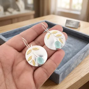 Boucles d'oreilles pendantes artisanales de créateur, détails raffinés, pierre de calcédoine aqua, unisexe, cadeau de fête, plaqué argent - Product Image 4