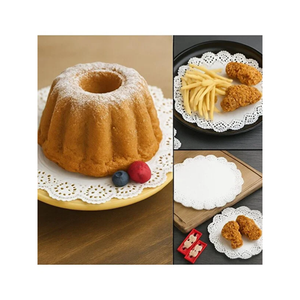 Lot de 50 napperons ronds en papier imitation dentelle de 30 cm pour la décoration de table de fête - Product Image 3