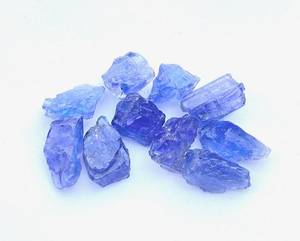 Healing Light Blue Tanzanite Raw Gemstone GIA Certified Genuine Loose Tanzanite Rough Gemstone Precio al por mayor - Product Image 2