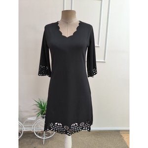Vestido corto de crepé importado con estampado floral y corte láser, cuello en V y manga corta para mujer, 35370 - Negro - Product Image 5
