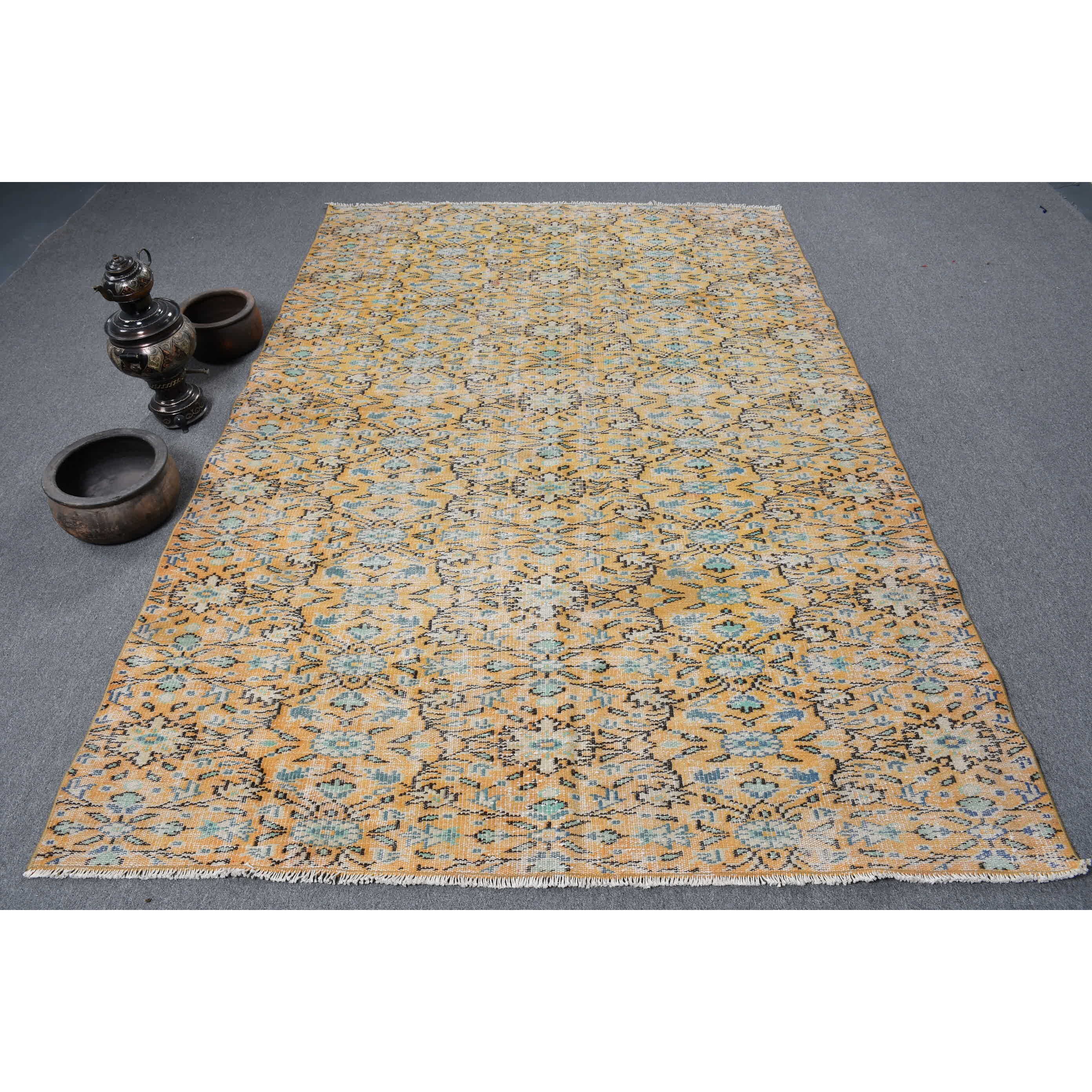 สีเหลือง