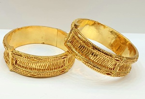 Venta al por mayor de alta calidad con estilo 24K chapado en oro brazaletes de latón inoxidable pulseras de joyería de moda - Product Image 3