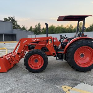 Tracteur Kubota M7060 70 CV à transmission par engrenages, tracteur utilitaire agricole avec pelle frontale pour travaux sur le terrain et en cour - Product Image 5