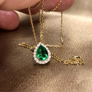 Excellent pendentif en diamant Moissanite artisanal avec une belle finition et un style classique adapté aux femmes bijoux quotidiens et vêtements de fête - Product Image 3