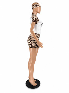 Set Sportivo Estivo da Donna 3 Pezzi: Top Corto con Stampa Leopardata, Fascia per Capelli e Pantaloncini a Vita Alta - Product Image 5