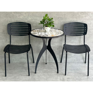 Juego de Muebles de Jardín Minimalistas Modernos para Exteriores, 1 Mesa y 2 Sillas, Duraderos, de Material PE, para Almacén y Comedor - Product Image 3