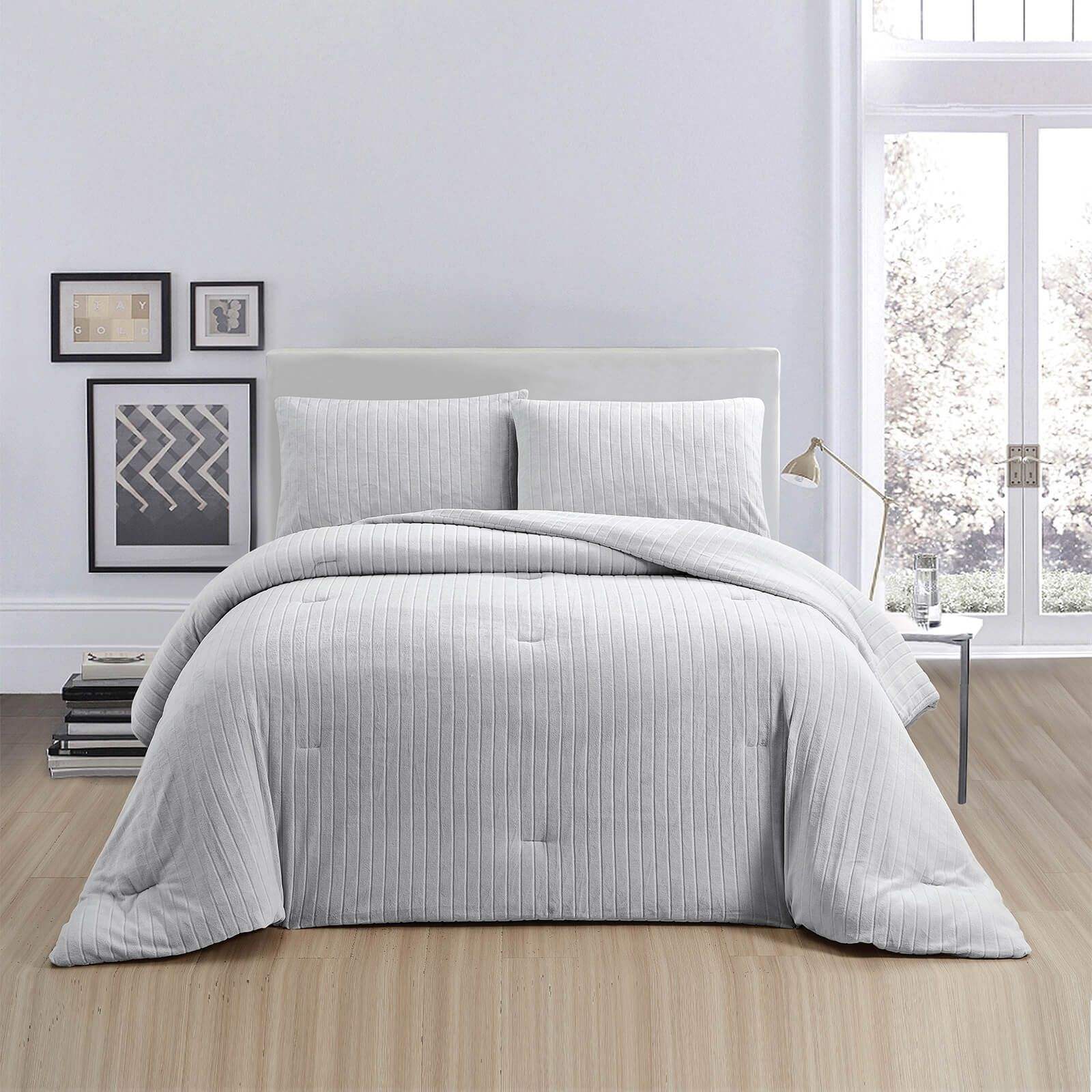 สีเทาอ่อน