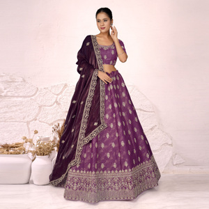 Lehenga Choli de Seda de Diseñador con Borde Tejido Pesado, Elegante Trabajo Artesanal Tradicional para Bodas y Fiestas - Product Image 1