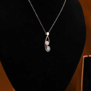 Radiant 14KT Solid White Gold Pendant Romantic Round Cut Lab Grown Diamond pour l'élégance de tous les jours ou les occasions spéciales - Product Image 4