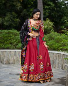 NAVARATRI LENGHA CHOLI CON BLUSA DE TRABAJO DE ESPEJO Y DUPATTA HEAVY FLAIR LENGHA CHOLI PARA NIÑA Y MUJER DE MEETALI CREATION - Product Image 5