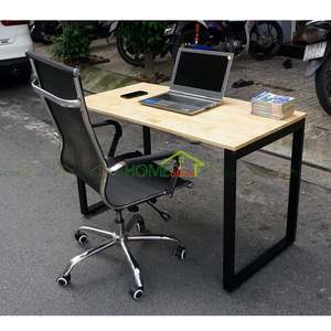BNVCN78001 - Table en bois de caoutchouc au design minimaliste avec pieds en fer 25x50cm, assemblée pour un dimensionsnement de 120x60x75cm - Product Image 3