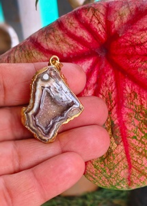Collier avec pendentif en pierre naturelle, géode irrégulière, quartz druzy, cristal, avec pendentif en pierre précieuse plaqué or pour femmes - Product Image 5