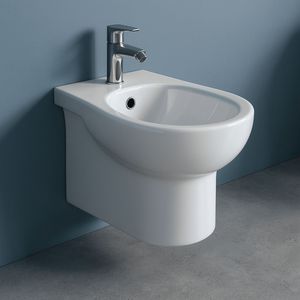 Confezione da 1 di Bidet a parete in ceramica bianca lucida - Product Image 1