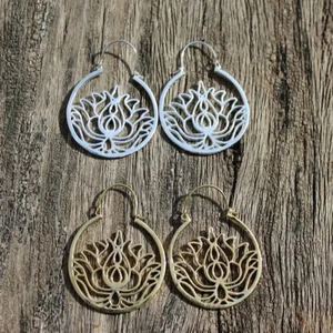 Pendientes de loto, aros tribales de latón, pendientes bohemios, pendientes bohemios, Pendientes colgantes, joyería de latón - Product Image 1