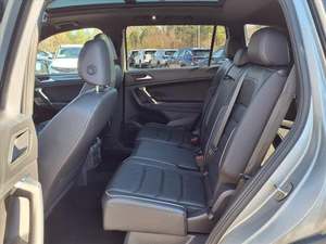 Volkswagen Tiguan SEL Premium R-Line 4Motion SUV 2020, Muy Limpio y Resistente, Asientos de Cuero, Cámara Trasera, Faros LED, Neumáticos R19 - Product Image 3