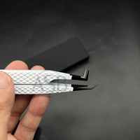 Pince à cils à poignée diamantée noir et blanc pince à cils à pointe pointue en acier inoxydable durable gravée en coeur