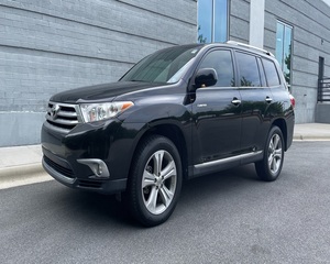 Toyota Highlander SUV d'occasion 2013 avec faible kilométrage - Product Image 1