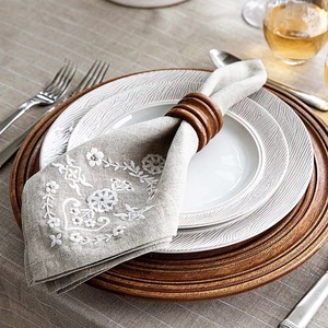 Plats et assiettes vintage en bois de manguier - Product Image 3