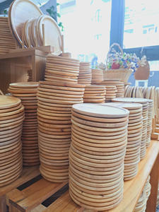 Assiette en bois ronde en gros pour les ustensiles de cuisine de restaurant Assiette de service de nourriture écologique au nouveau design pour la fête - Product Image 6