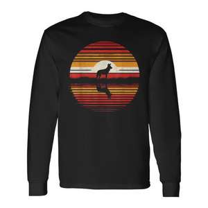 Camiseta de manga larga con cuello redondo unisex para adultos, estilo retro, safari, vintage, años 70, con diseño de perro salvaje africano al atardecer - Product Image 1