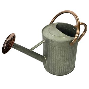 Bidon d'eau galvanisé élégant et fonctionnel avec une finition blanche et noire idéale pour l'entretien professionnel du jardin - Product Image 5