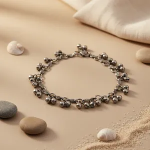 Chaîne de cheville bohème tibétaine en argent pour femme avec breloques clochettes et motif floral, bijoux plaqués antique pour soirée - Product Image 1