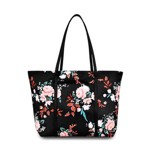 Aspecto de moda con bolsas de mano de construcción duraderas Bolsa espaciosa y práctica para viajes y viajes de fin de semana Bolsas de mano - Product Image 1