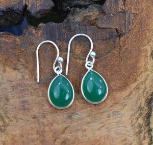 Boucles d'oreilles élégantes en argent 925 avec pierre précieuse en onyx vert, bijoux en pierre naturelle faits à la main pour femmes - Product Image 2