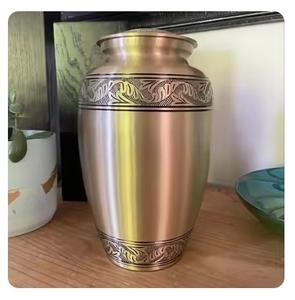 Urnes à cendres décoratives en métal Conteneurs de crémation faits à la main pour les êtres humains - Product Image 4