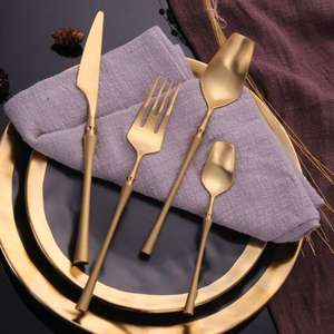 Ensemble de couverts en métal élégamment conçu pour les fêtes, améliorant l'expérience culinaire avec une finition haut de gamme, une prise en main et un design équilibrés - Product Image 3