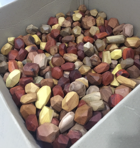 Tumi Ishi, roche en bois sculptée à la main en bois massif pour la décoration de bureau, le jeu d'empilage et l'affichage intérieur, Vietnam - Product Image 2