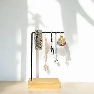 Vente en gros de porte-bijoux en métal au design simple avec base en bois organisateur de bijoux à la demande de l'Inde manteau de poudre noire 2025 - Product Image 4